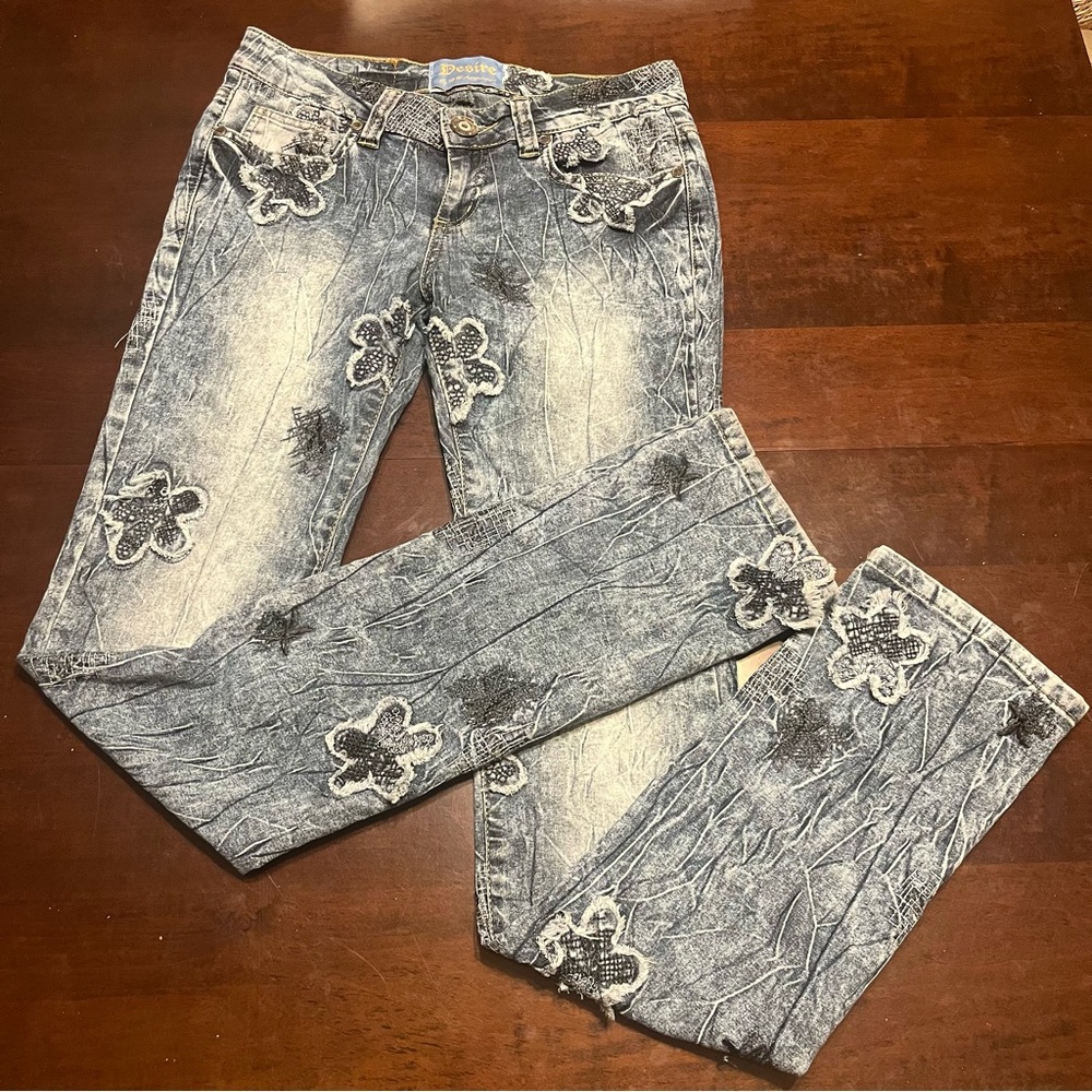 Desire Flower Pattern Mid-Rise Straight Leg Jeans